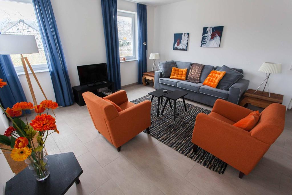 Das gelbe Haus 1 room 3